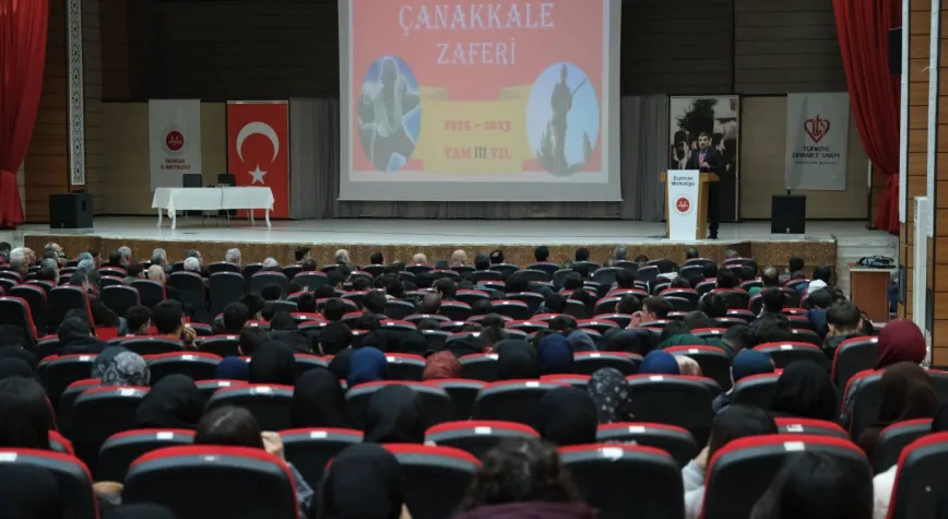 “Akif’in Diliyle Çanakkale” Konulu Konferans Erzincan’da Gerçekleştirildi