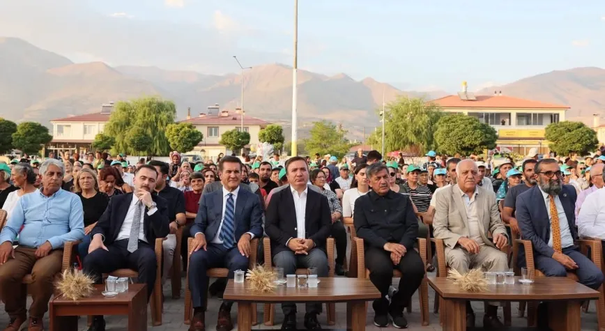 Altınbaşak’ta Başak Festivali Coşkusu: Birlik ve Bereket Aynı Sofrada Buluştu