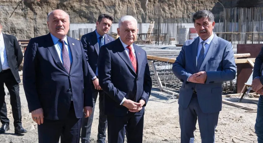 Binali Yıldırım Merkez Çarşısı’ndaki Çalışmaları İnceledi