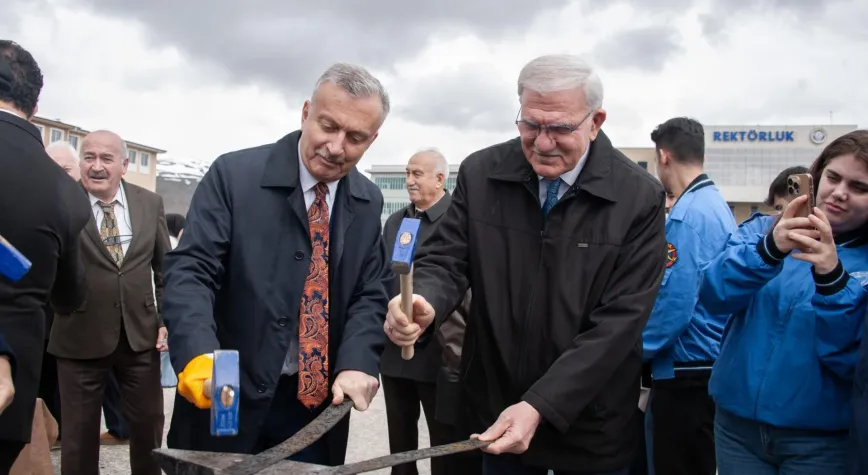 EBYÜ’de Renkli Görüntüler: Nevruz Programına Yoğun İlgi