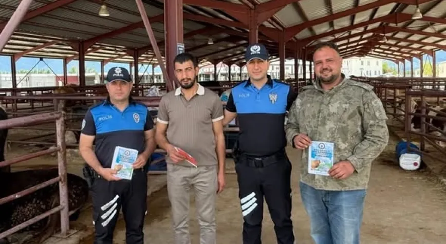 Erzincan Emniyeti Kurban Pazarında Vatandaşı Bilgilendirdi