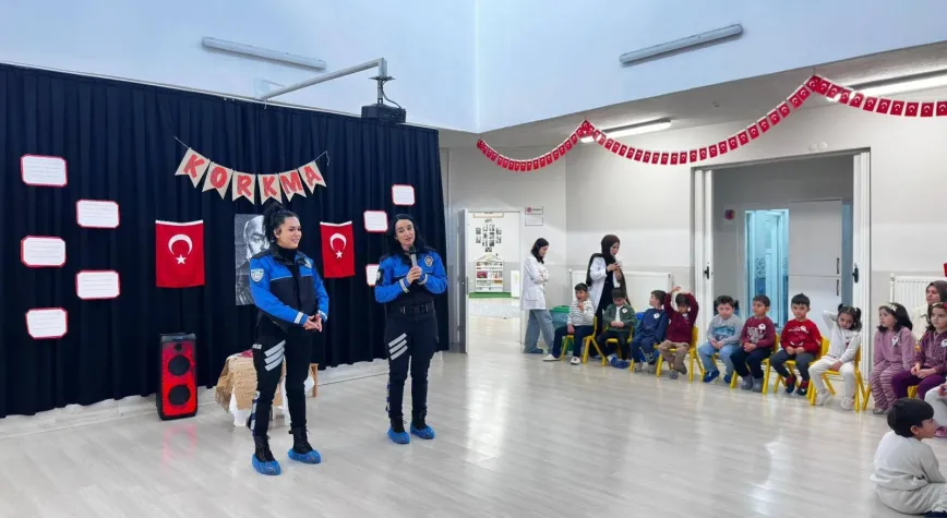 Erzincan’da 215 Öğrenciye Polislerden Güvenlik ve Trafik Eğitimi