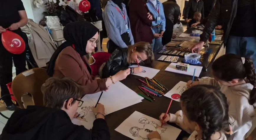 Erzincan’da 23 Nisan Coşkusu AVM’de Renkli Görüntülere Sahne Oldu