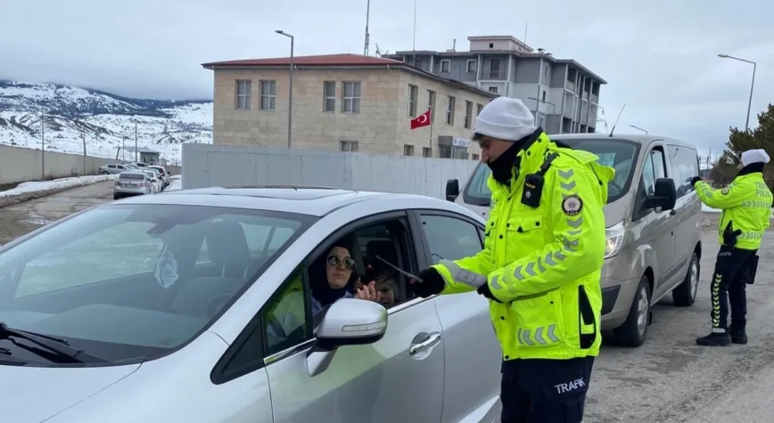 Erzincan’da Bayram Trafiğine Sıkı Denetim: 11 Bin 611 Araç Kontrol Edildi