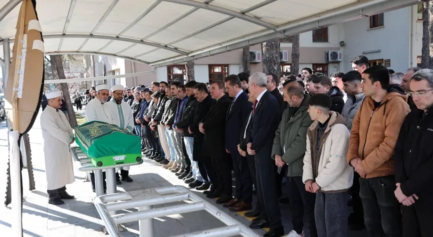 Erzincan’da Duygusal Veda: Ahmet Eğinlioğlu Son Yolculuğuna Uğurlandı