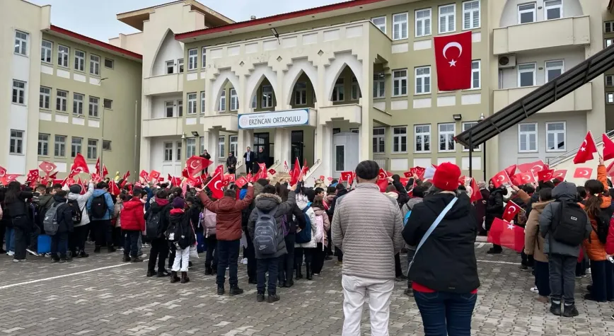 Erzincan’da İkinci Dönem Başladı: 41 Bin Öğrenci Bayrak Sevgisiyle Dersbaşı Yaptı