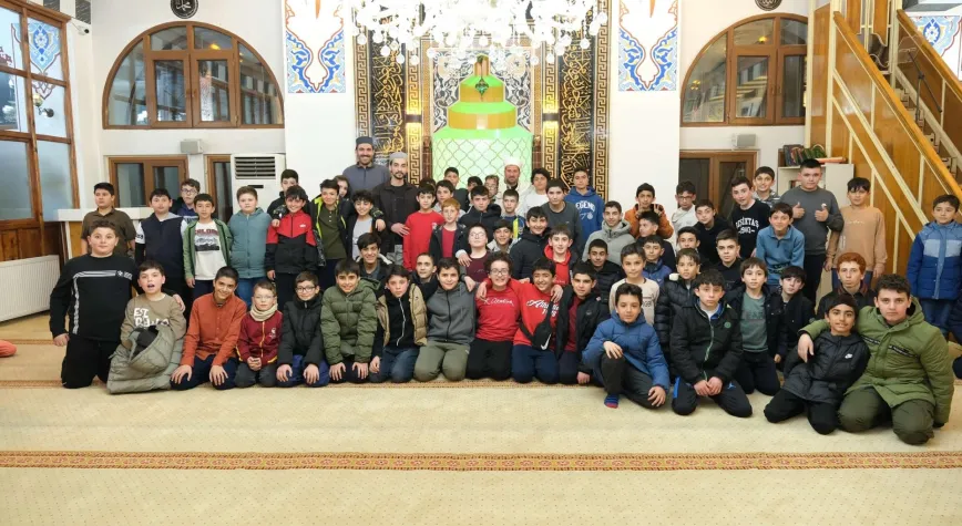 Erzincan’da Öğrenciler Teravih Buluşmalarında Ramazan’ın Maneviyatını Yaşıyor