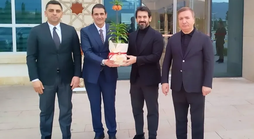 Erzincan’da Tescilli Ters Lale Bakan Mumcu’ya Takdim Edildi