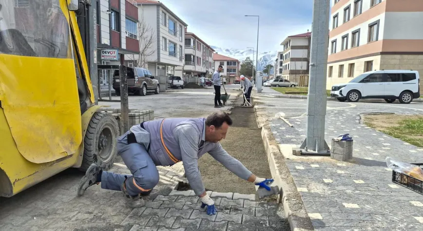 Erzincan’da Yol ve Kaldırımlar Yenileniyor