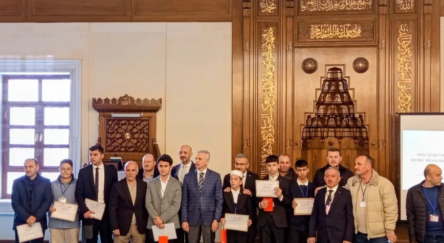 Erzincanlı Öğrenci Kur’an-ı Kerim’i Güzel Okuma Yarışmasında Bölge Birincisi Oldu