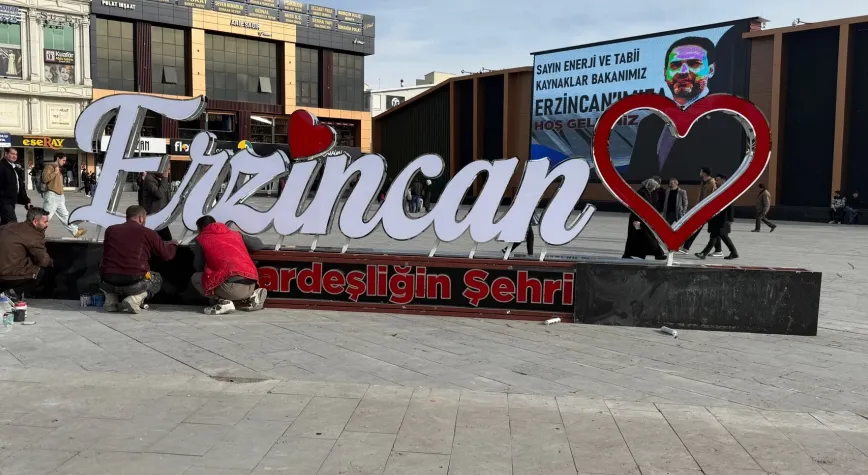 Işıklı “Erzincan” Yazısı Modern Tasarımıyla Yeniden Yerinde