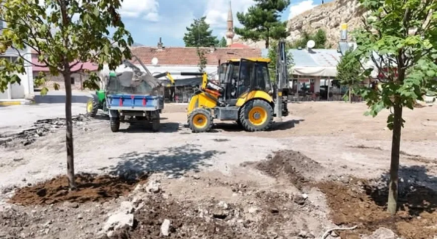 Kemah İlçe Meydanı Projesi’nde Çalışmalar Sürüyor