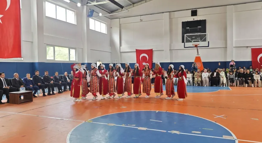 Kemah’ta 19 Mayıs Coşkusu Tören ve Etkinliklerle Kutlandı