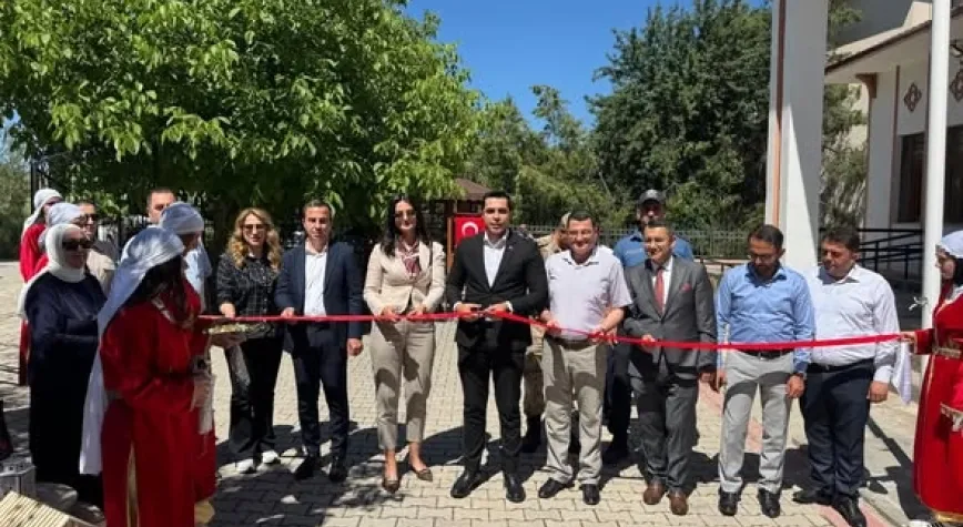 Kemah’ta “Hayat Boyu Öğrenme Şenliği” Sergisi Ziyarete Açıldı