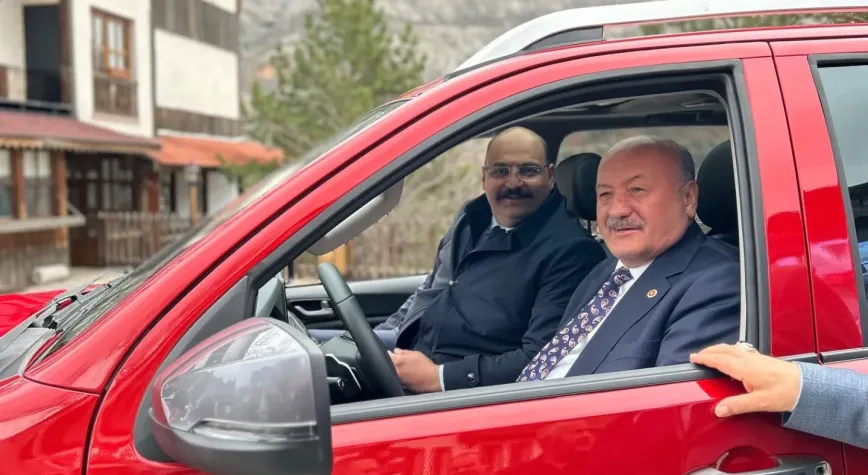 Kemaliye Belediyesi Araç Filosunu Güçlendirdi: 4x4 Arazi Aracı Hizmete Alındı