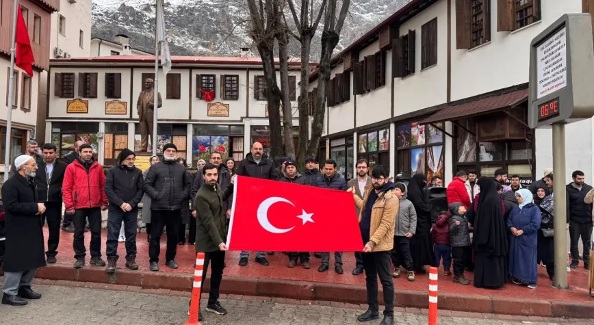 Kemaliye’de “Anlatılmaz Yaşanır Projesi” Kapsamında Umreye Gidenler Yurda Döndü