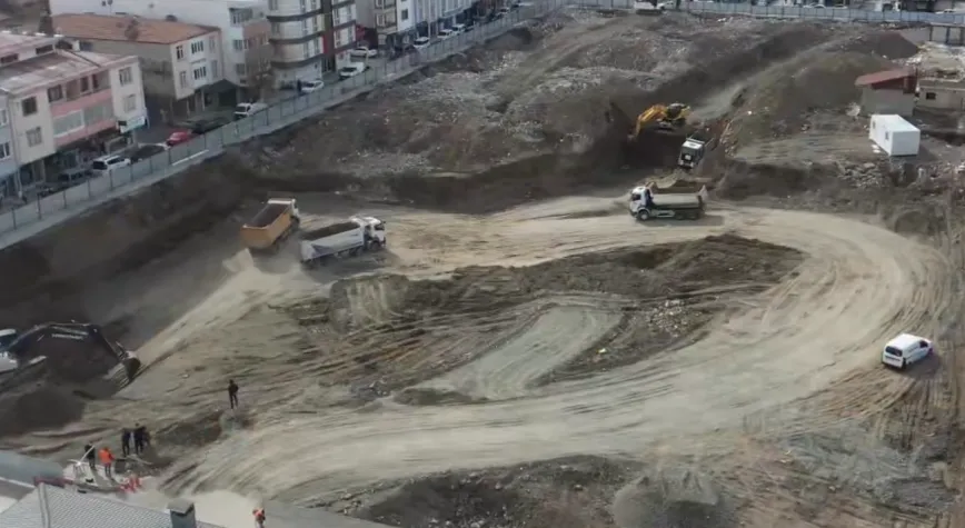 Merkez Çarşısı Yenileniyor: Hafriyat Çalışmaları Sürüyor