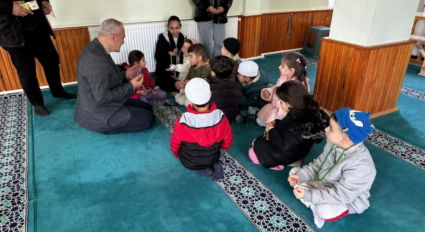 Minik Öğrencilerden Ramazan’da Cami Ziyareti