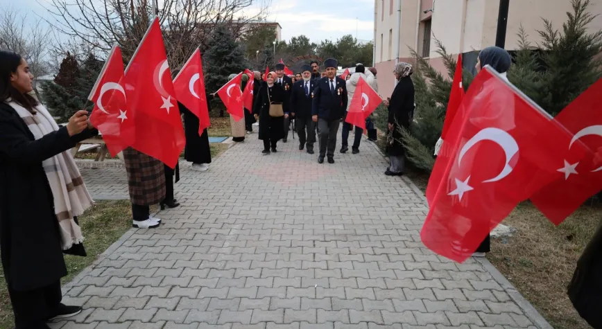 Şehit Yakınları ve Gaziler, Erzincan Kız Yurdu Öğrencileriyle Bir Araya Geldi