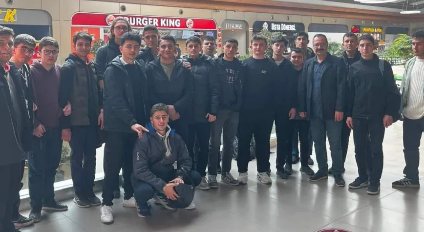 YKS Öncesi Moral Molası: Öğrenciler Sinemada Buluştu