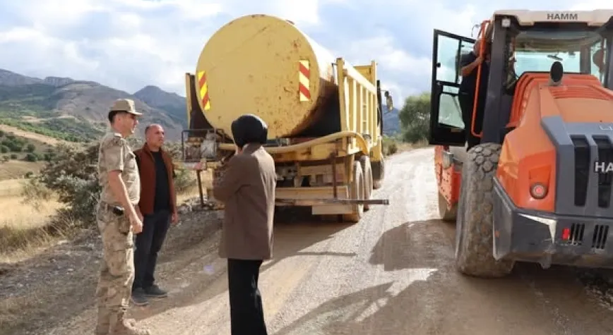 Tercan’da Köy Yolları İçin Asfalt Çalışması