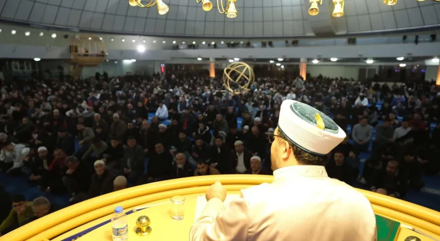 Terzibaba Camii’nde Kadir Gecesi’nde Manevi Yoğunluk