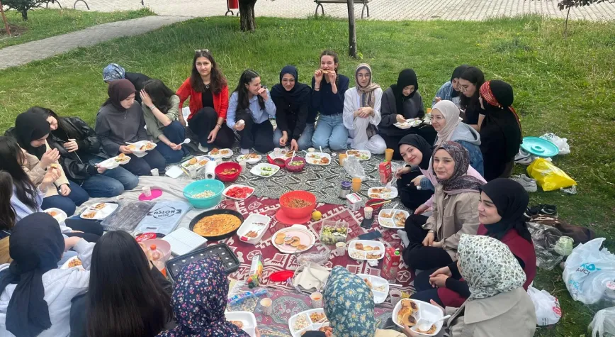 TOBB Binali Yıldırım Kız Anadolu İHL’de Bahar Şenliği Coşkusu