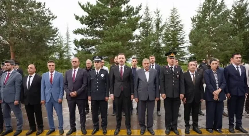 Üzümlü’de Zafer Bayramı Şehitler İçin Minnetle Anıldı