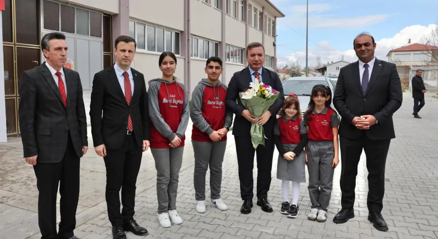 Vali Aydoğdu Altınbaşak’ta Vatandaşlarla Buluştu: “İyi İnsan Yetiştirmek En Büyük Hedefimiz”