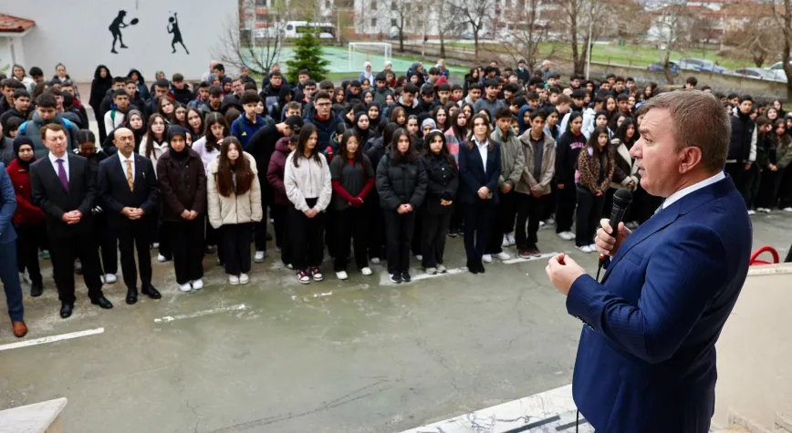 Vali Aydoğdu’dan Okul Ziyaretinde Anlamlı Mesajlar: “Şiddetin Köklerine İnmeliyiz”