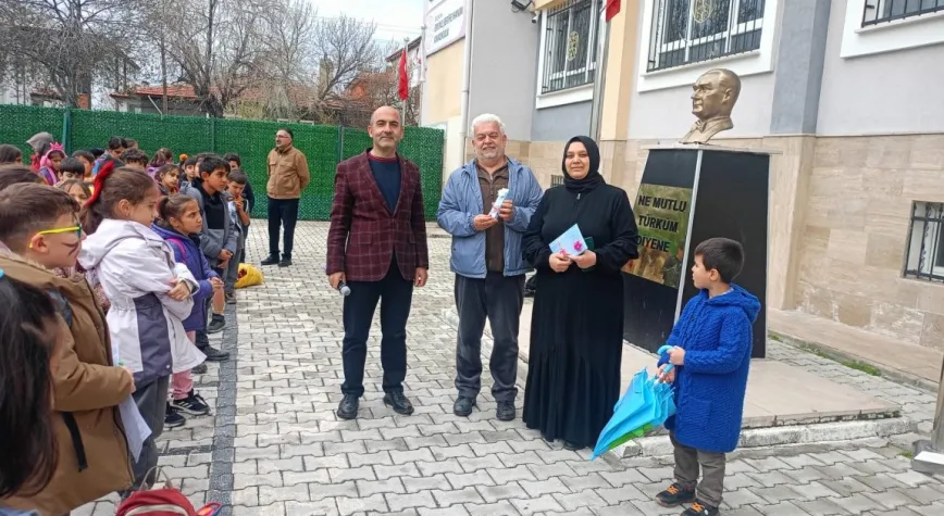 Veliler Okuma Projesinde Ödüllendirildi